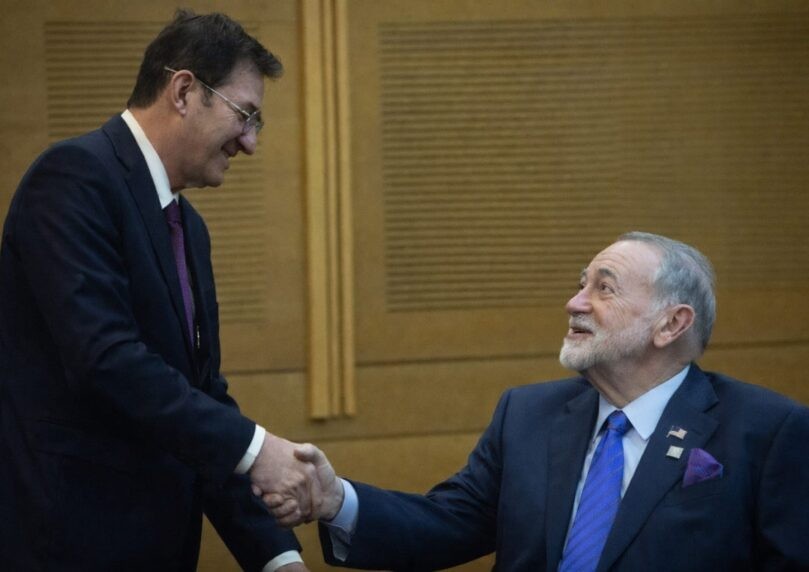 "חיים את פורים": השיחה המרגשת בין מייק האקבי וח"כ ביסמוט