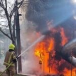 חשד להצתה: שריפה פרצה בגן סאקר בירושלים | צפו