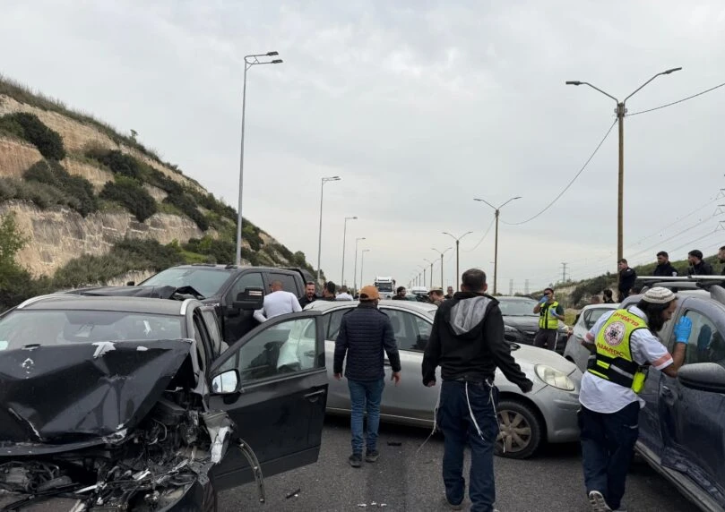 תאונת שרשרת בכביש 6 לצפון: 7 פצועים, בהם שניים קשה