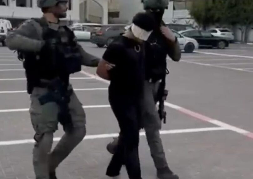 במסגד בלוד: תיעוד של מעצר מחבל רגע לפני שיצא לפיגוע שתכנן