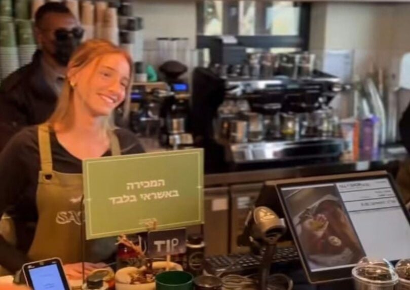 גנבה את ההצגה: הבריסטה מהסרטון של רה"מ הפכה לכוכבת בעולם