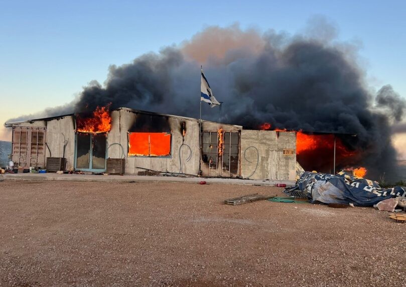 שריפה בחוות "חסד עולם" בבנימין: המבנה המרכזי נשרף כליל