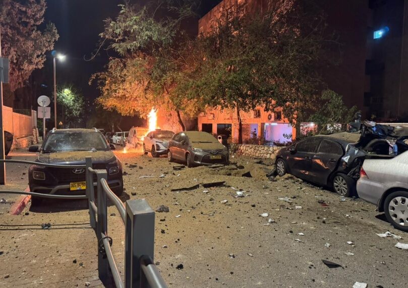 רכבים בוערים וזירות נפילה במרכז בעקבות המטח מאיראן | תיעוד