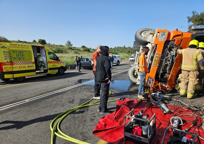 בזמן האזעקות: נהג משאית נפצע קשה בתאונה סמוך למחלף לטרון