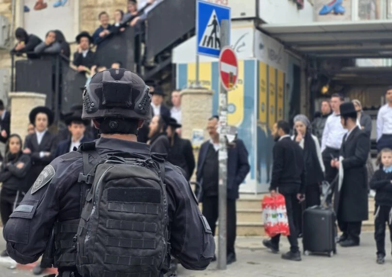 חרדים מפגינים בירושלים נגד עבודות הרכבת הקלה, שוטר ננשך