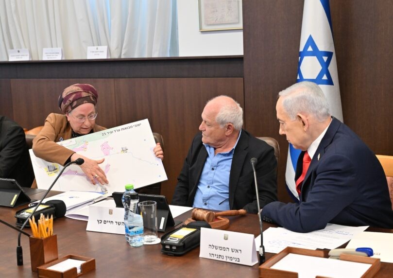 רה"מ נתניהו וסטרוק מקדמים: סוף לסחבת בהקמת יישובים חדשים