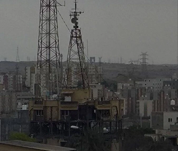 שלושה פיצוצים נשמעו בנמל בנדר עבאס, מערכות ההגנה הופעלו
