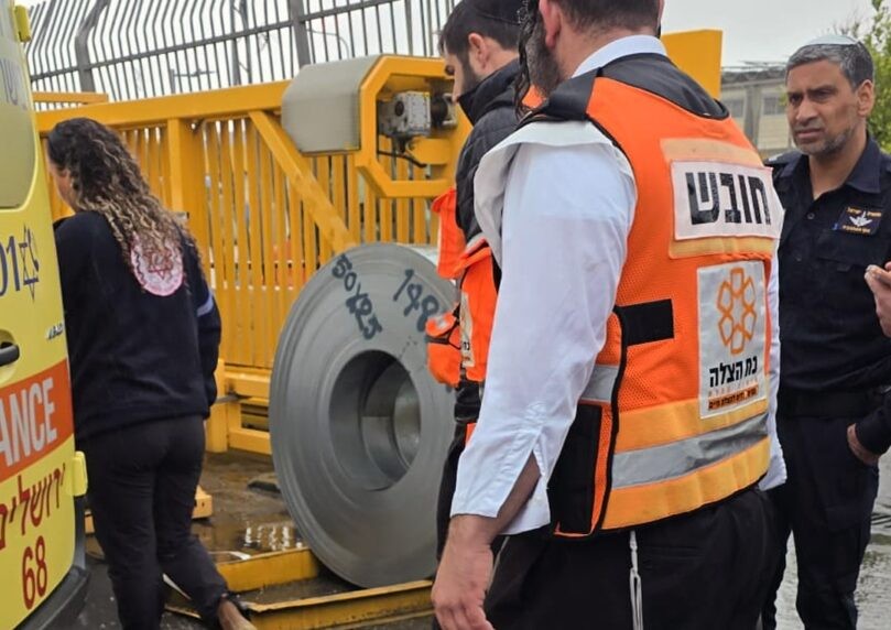 תאונת עבודה קשה בבית שמש: פועל נפצע בינוני מפגיעת חפץ כבד