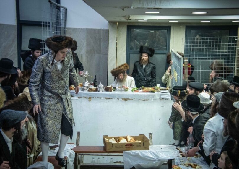 בטיש של השרף בירושלים: מוטי שטיינמץ עלה על השולחן