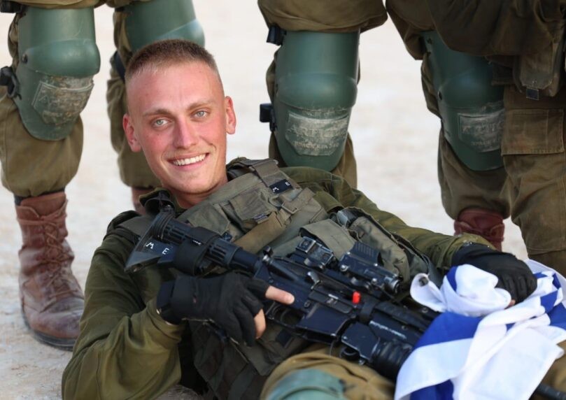 אחיו של מקסים אנטיס ז"ל נפרד בדמעות: "הכי גאה בו בעולם"