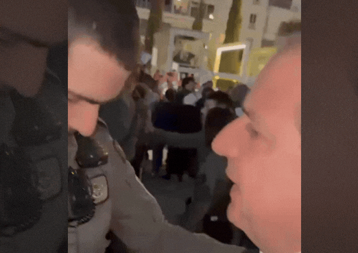 בשירות איראן: ח"כים הפגינו נגד המלחמה ופוזרו מכיכר הבימה