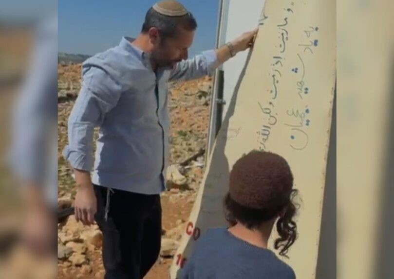 ללא מרחב מוגן: רסיס טיל נפל בלב חווה מאוכלסת בבנימין