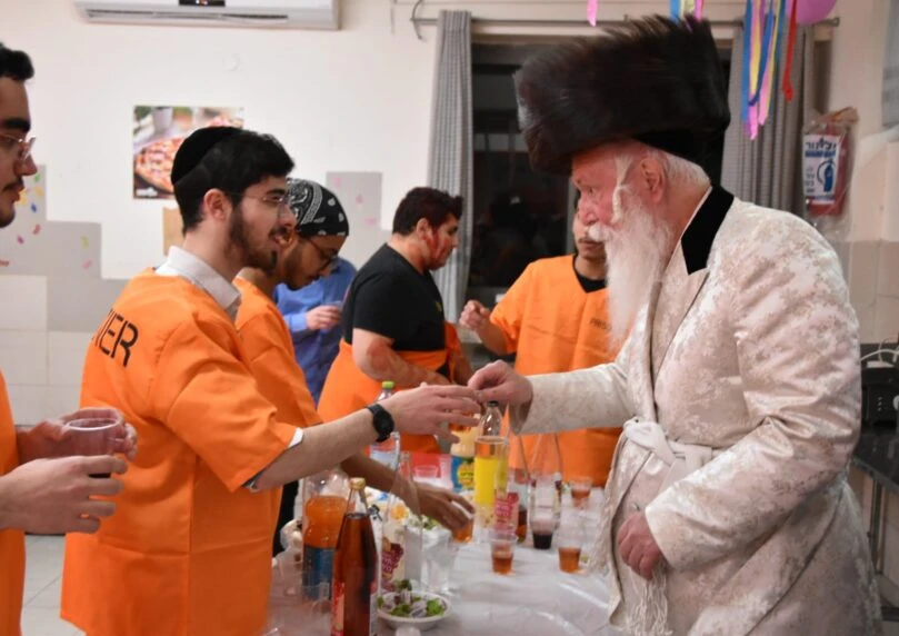 פורים במגדל העמק: קריאת המגילה ומשתה היין