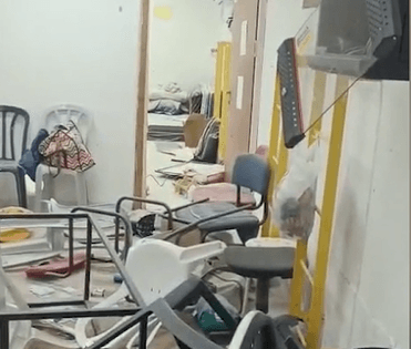 בזמן איום טילים: צעירים השחיתו וחסמו גישה למקלט בירושלים