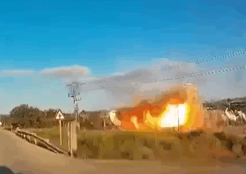 צפו: הפגיעה הישירה אתמול בתחנת הלוויינים בעמק האלה