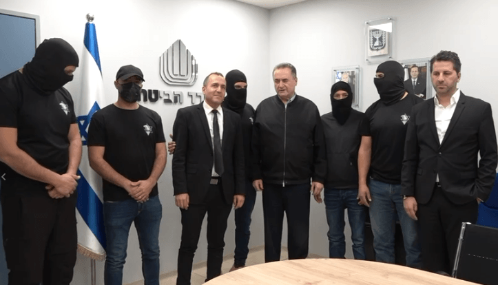 פרסום ראשון: כ"ץ הנחה להחזיר את לוחמי כוח 100 לשירות מיידי
