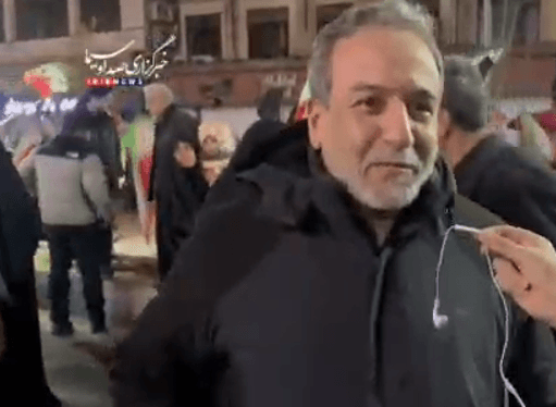 צפו: הנשיא ושר החוץ האיראני השתתפו בהפגנת תמיכה במשטר בטהרן