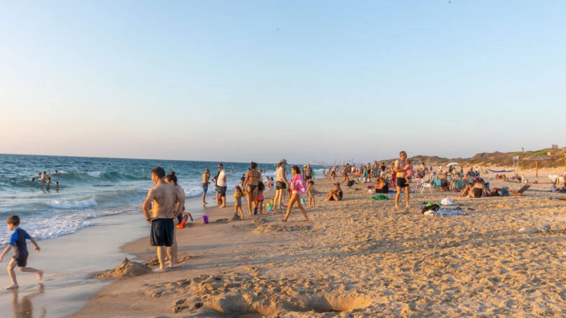 בשורה למתרחצים: אזהרת הרצחה בחוף פלמחים הוסרה
