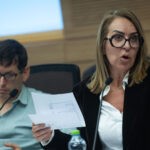 הליכוד נגד השופט סולברג: מדוע הוארכה כהונתה של אורלי עדס?