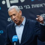 גנץ יפרוש מהפוליטיקה? הדיווח, והמתקפה: "אפס אתיקה עיתונאית"