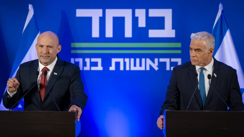 על רקע התחזקות איזנקוט: יאיר לפיד קורא שוב לאיחוד מפלגות