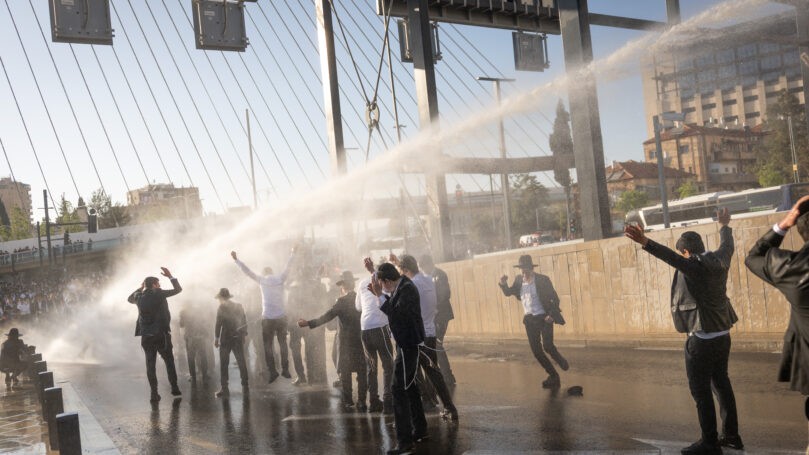 כאוס בסיום הפגנה בירושלים: המשטרה משתמשת ברימוני הלם