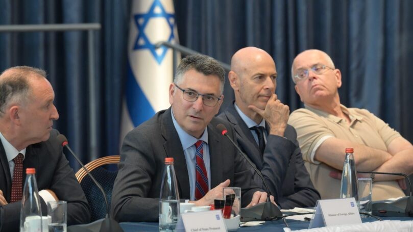 סער קורא לשגרירים הזרים: "הכירו במשמרות המהפכה כארגון טרור"