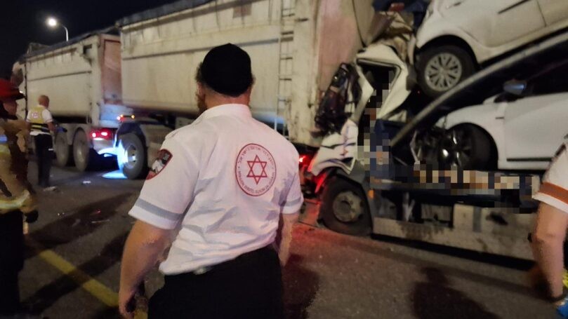 כביש 4: נהג גרר נהרג בהתנגשות עם משאית במחלף יבנה