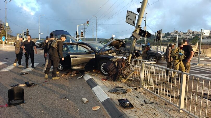 פלשתיני נהרג בתאונת דרכים עם רכב לאבטחת אישים, הנהג נפצע