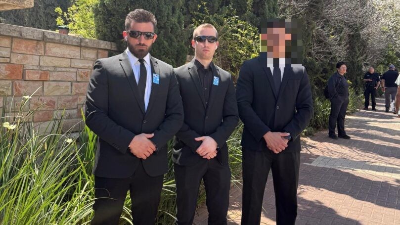 באישור זמני ממעצר הבית: סער אופיר פקד את קברי חבריו
