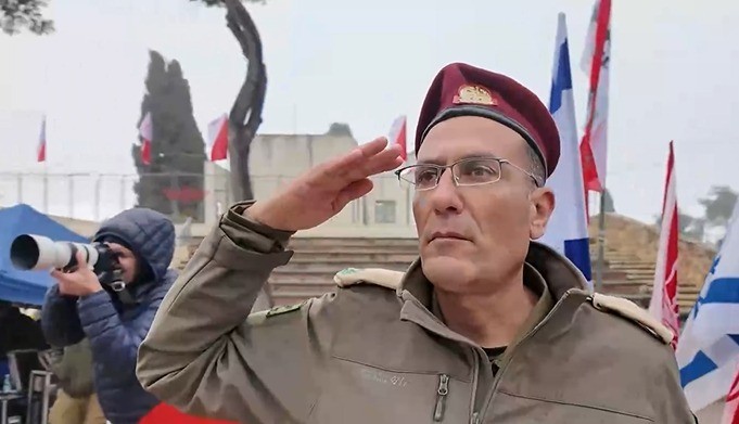 הצצה נדירה לדמותו ופועלו של הרס"ר המיתולוגי בבא"ח צנחנים