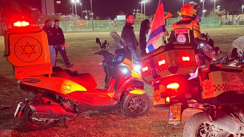 קטטה אלימה ברחובות: 3 אחים נדקרו על רקע סכסוך על דוכן מזון