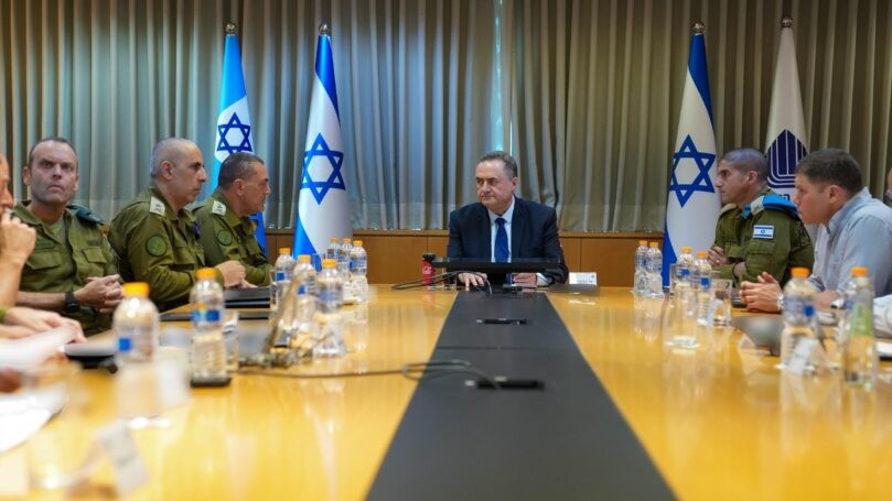 שר הביטחון: "ערוכים לחידוש המלחמה, ממתינים לאור ירוק"