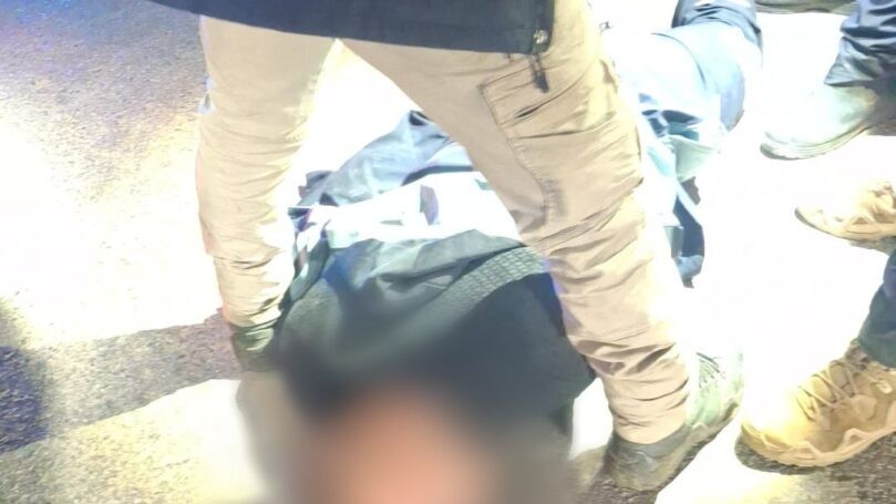 ירי לעבר עסק בסח'נין: חשוד חמוש נעצר בתום מרדף לילי