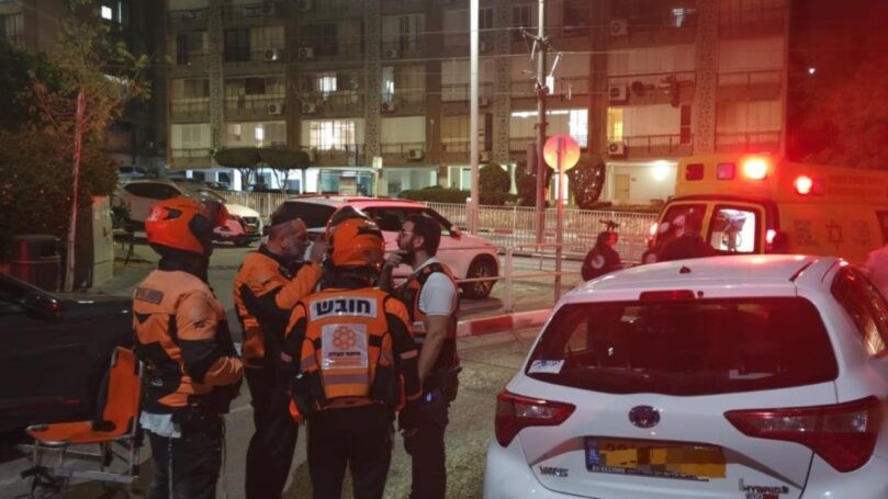 אירוע אלימות קשה בבת ים: בן 60 פונה במצב קשה