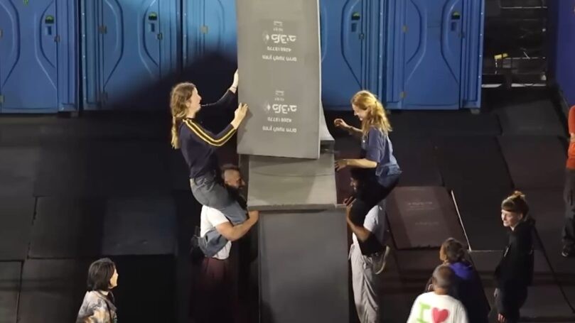 צפו ב"קרקס" של פעילי משט הטרור בספינת חיל הים