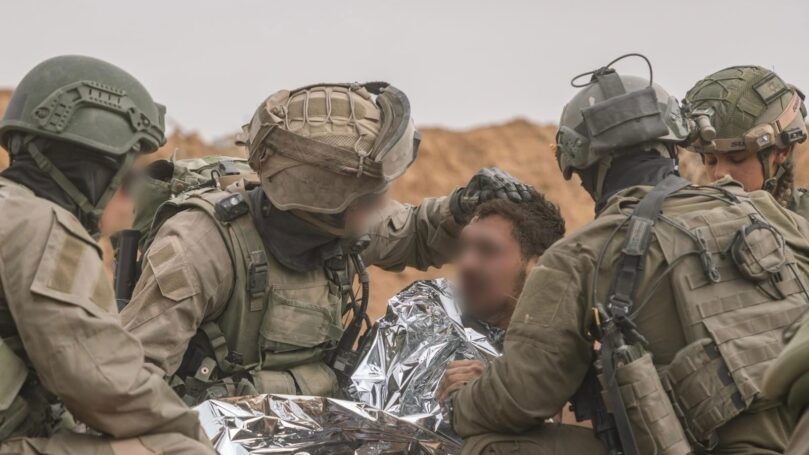 "הפכתי למטפל שכול בעל כורחי": הפראמדיק מהחזית בריאיון מצמרר