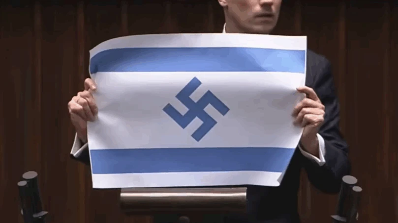 אנטישמיות בפרלמנט הפולני: דגל ישראל עם צלב קרס הונף במליאה