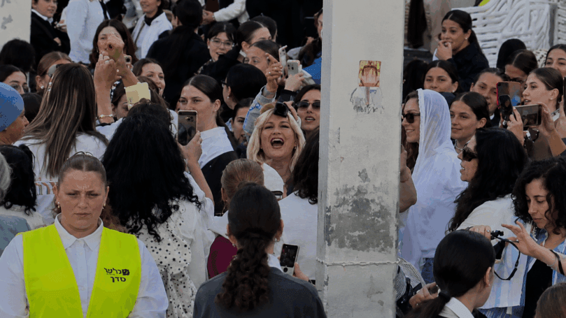 צלם בהיכל: נשות הפרובוקציה שוב מחללות את הכותל המערבי
