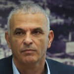 משה כחלון מואשם בעבירות דיווח חמורות והסתרת מידע מהותי