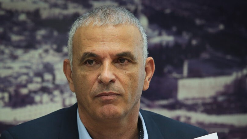 משה כחלון מואשם בעבירות דיווח חמורות והסתרת מידע מהותי