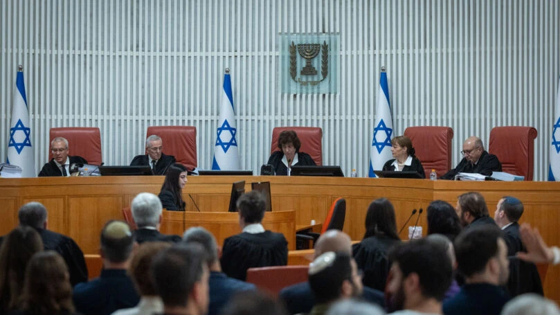 עימות דרמטי בבג"ץ: "אתה שם את עצמך כוועדת חקירה?"
