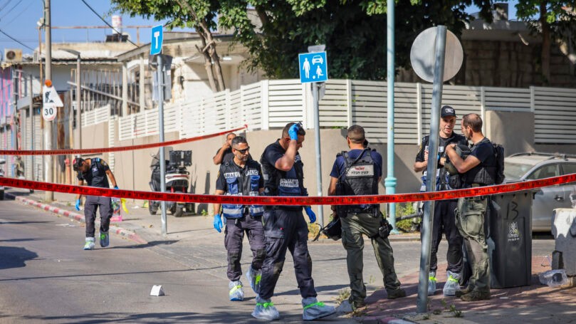 רמלה: ערבי רצח את אשתו, ירה בקרובת משפחתו ופצע שתי יהודיות