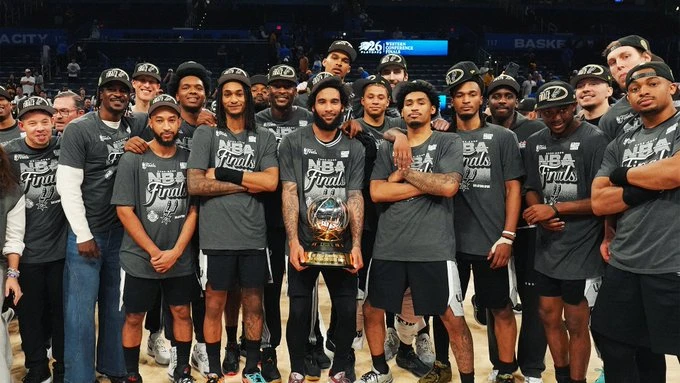 "אני מכור לזה": המופע ששלח את סן אנטוניו לגמר ה-NBA