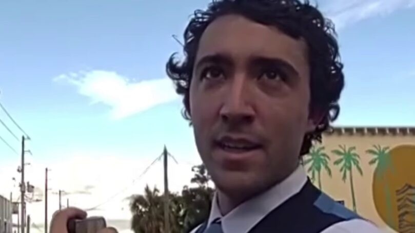 נגמרה החגיגה: היוטיובר האנטישמי גורש מישראל