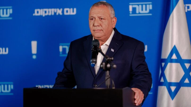 איזנקוט סוגר פער מול בנט - ומוביל בהתאמה לראשות הממשלה