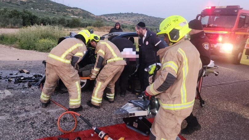 חילוץ דרמטי: נהג נלכד ברכבו המרוסק במחלף נחל צלמון