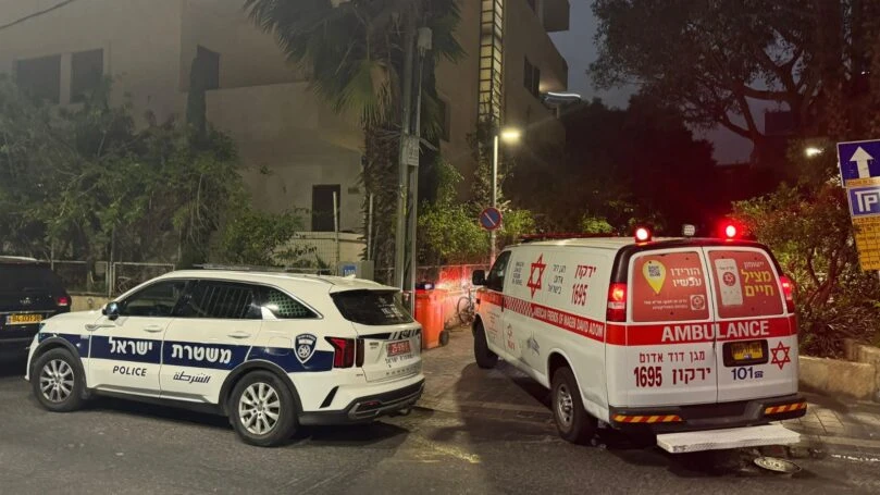 רופא מוכר מהרשתות החברתיות נדקר בפתח ביתו בתל אביב