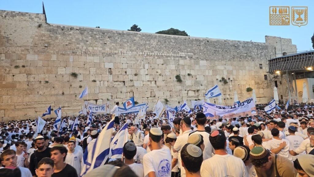 Rabbi of Western Wall Urges Museum to Return Sacred Stone