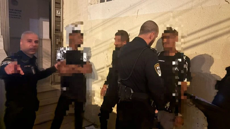 פשיטה בחדרה: בית בושת פעל בלב שכונת מגורים